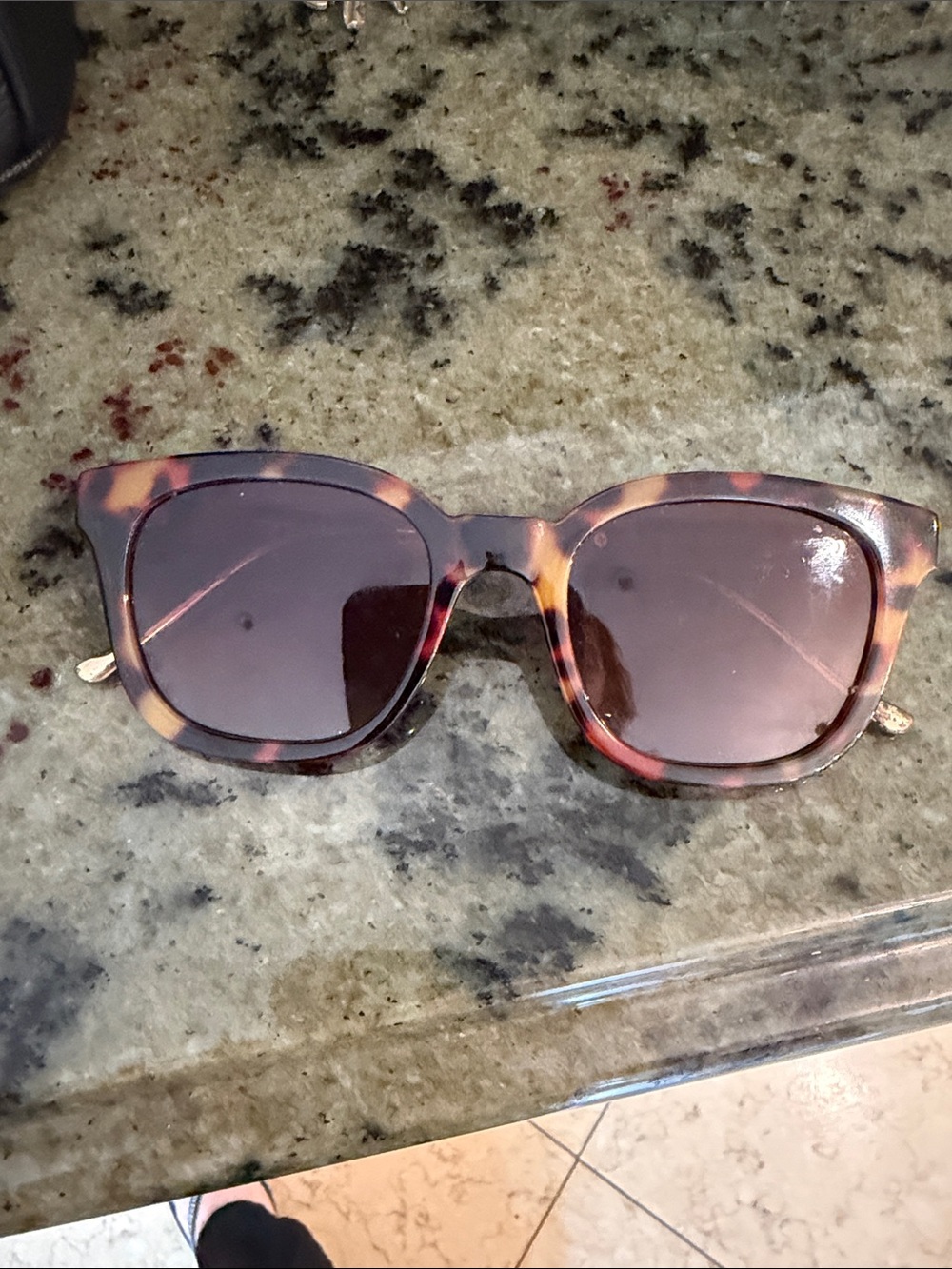 Stylish Tortoiseshell Sunglasses - Brown Lenses